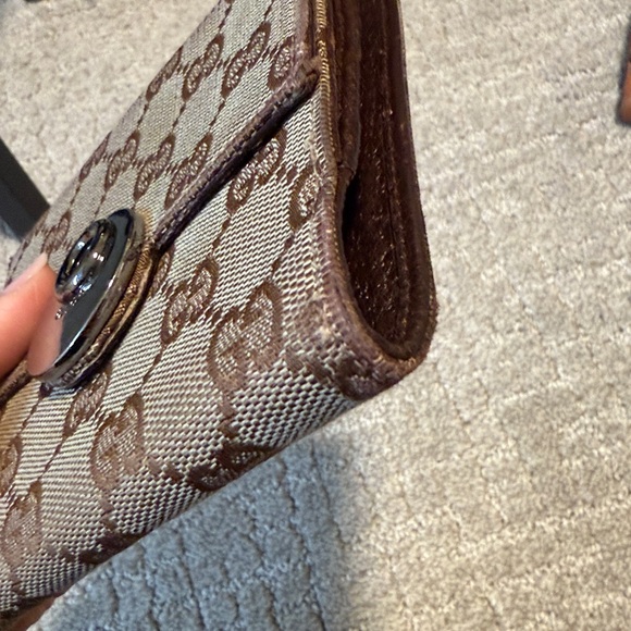 Gucci Brown Monogram Compact Wallet - Picture 6 of 10